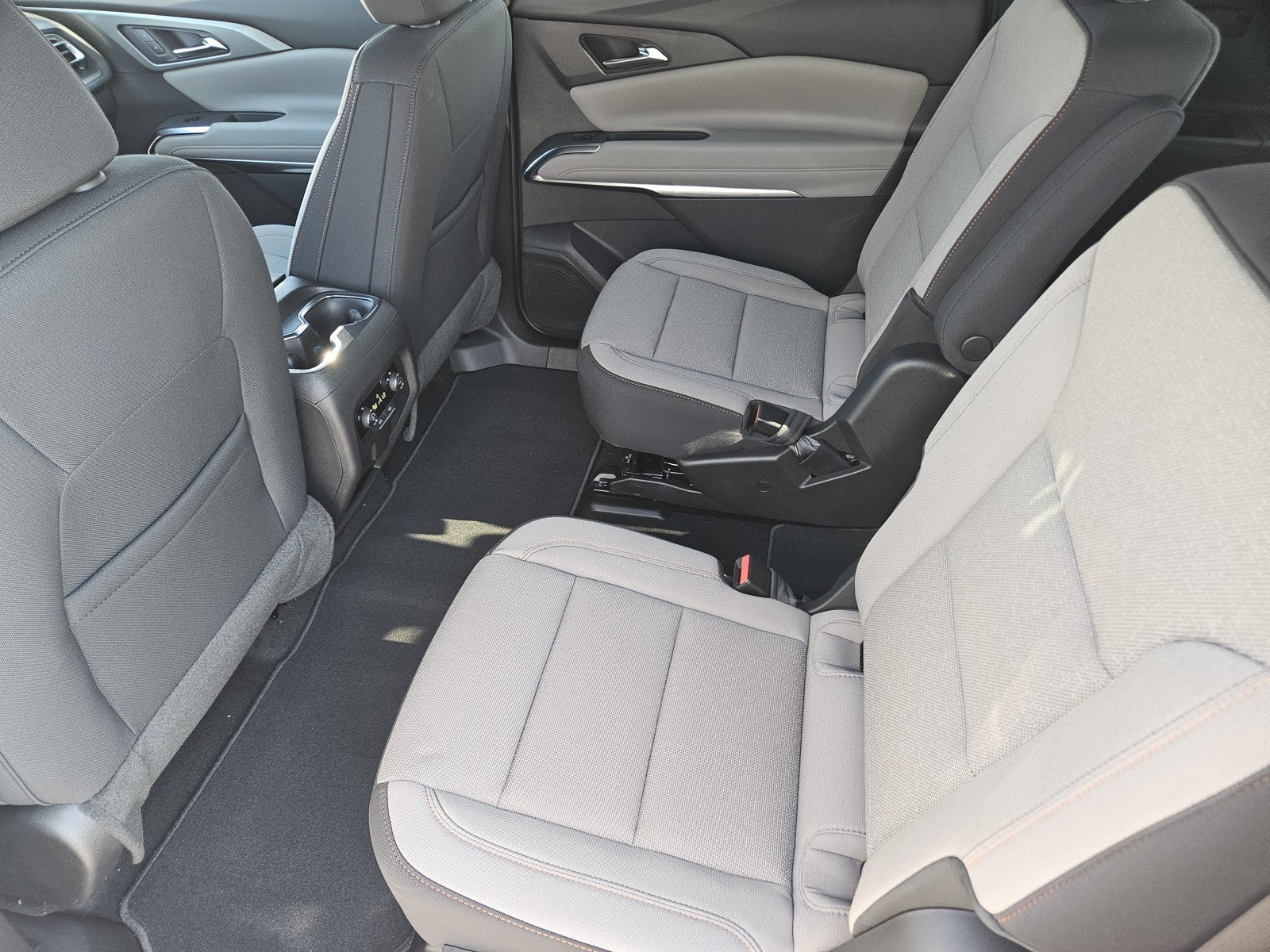 New 2027 Chevrolet Traverse LT w/ Midnight/Sport Edition FWD image 19