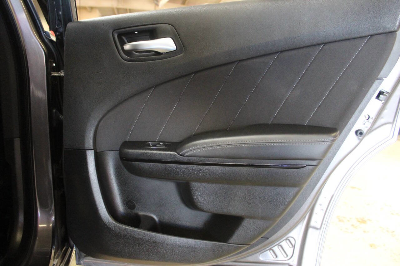 Used 2023 Dodge Charger SXT w/ Blacktop Package image 12