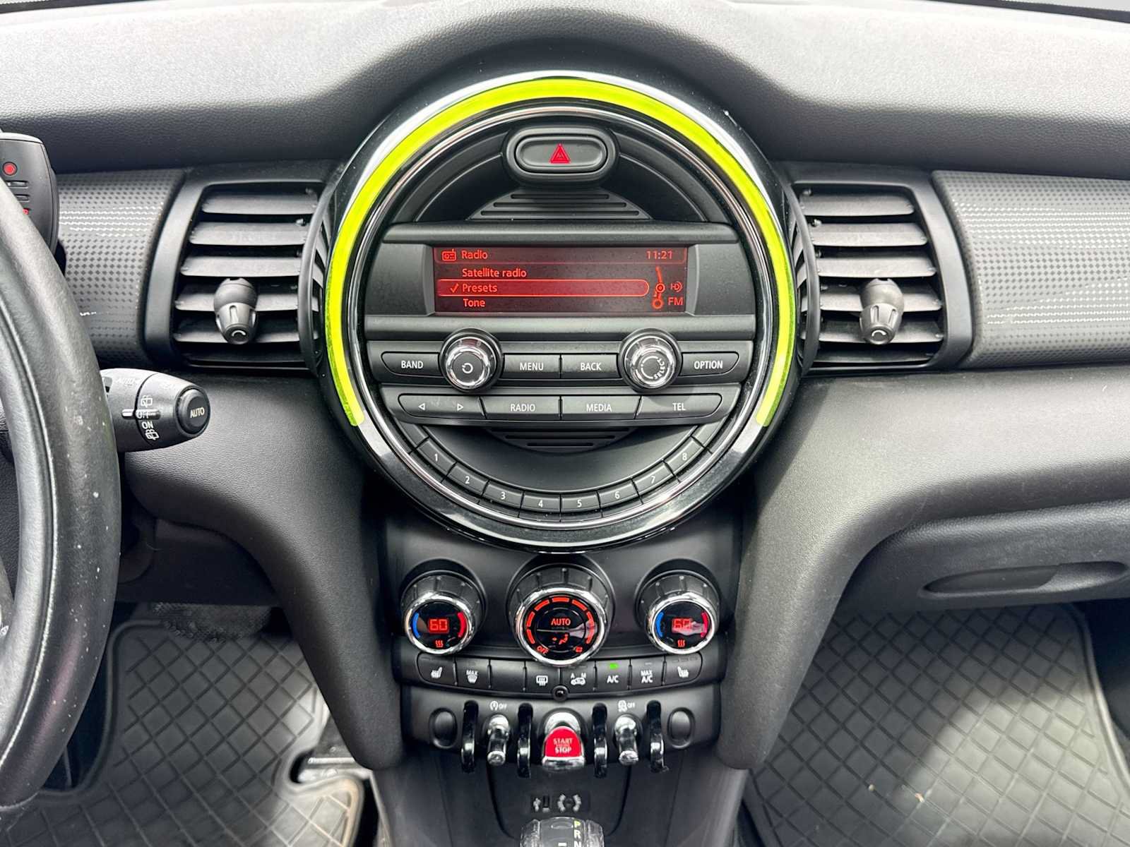 Used 2015 MINI Cooper 4-Door Hardtop FWD image 26