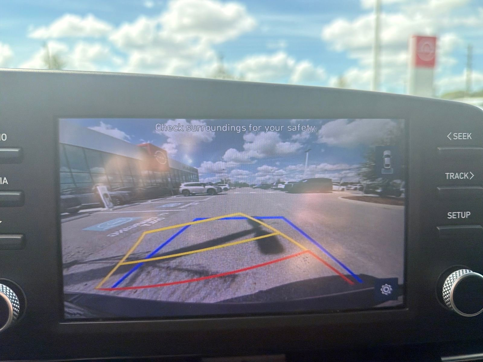 Used 2021 Hyundai Elantra SE w/ Preferred Accessory Package image 32