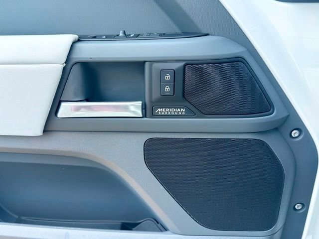 New 2025 Land Rover Defender 110 X-Dynamic SE image 14