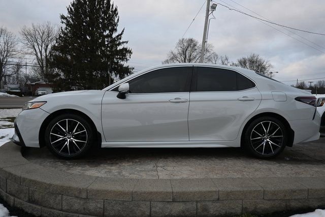 Used 2022 Toyota Camry SE w/ Cold Weather Package image 8