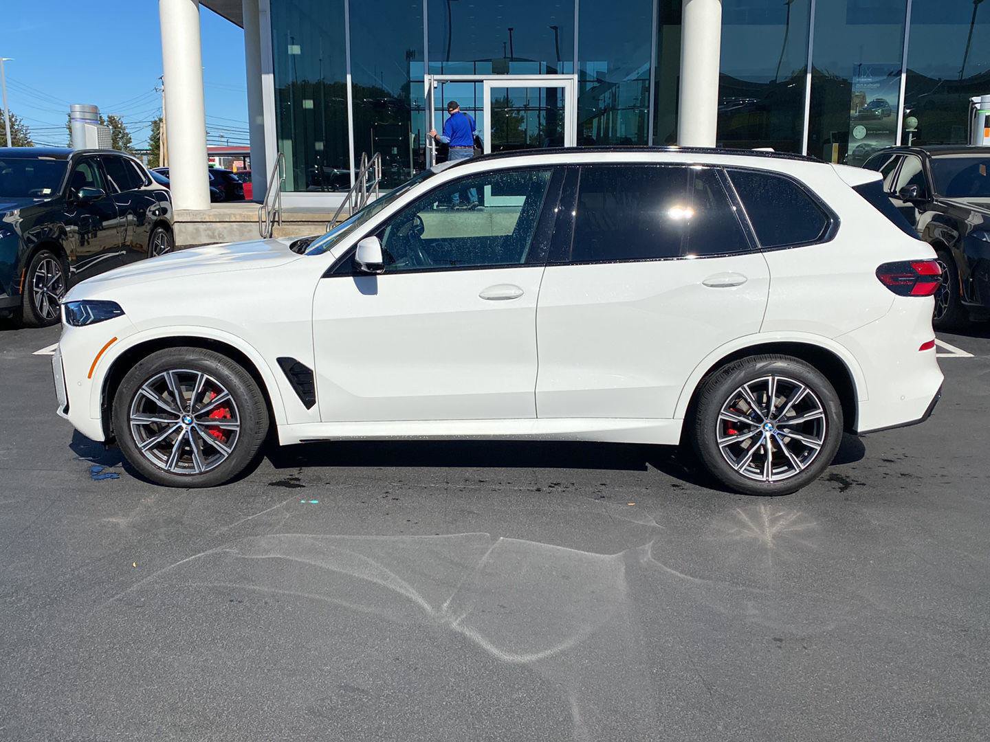 Used 2024 BMW X5 xDrive40i w/ M Sport Package AWD/4WD image 5
