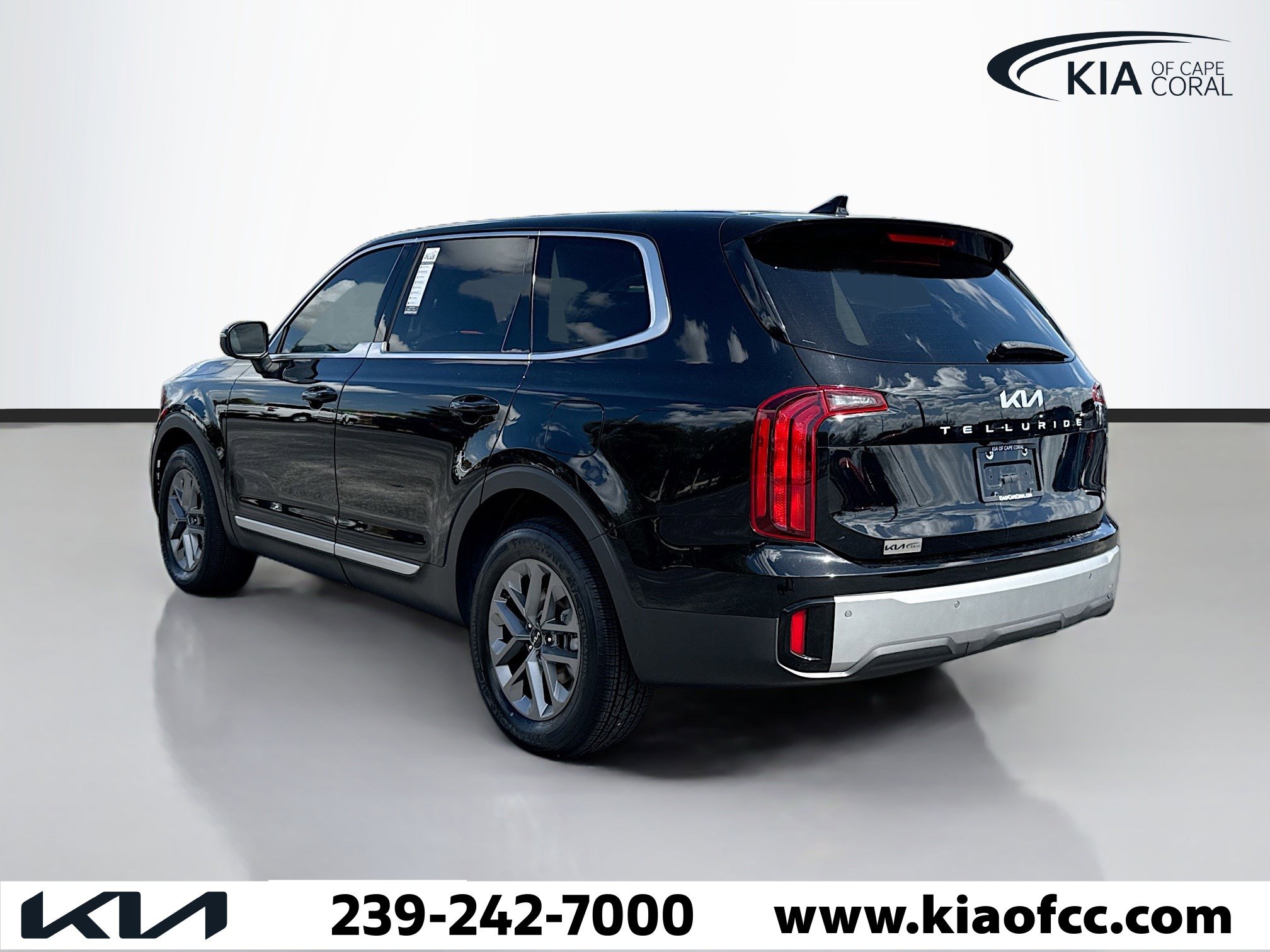 Certified 2023 Kia Telluride LX image 3