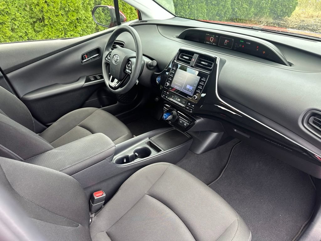 Used 2021 Toyota Prius L Eco FWD image 27