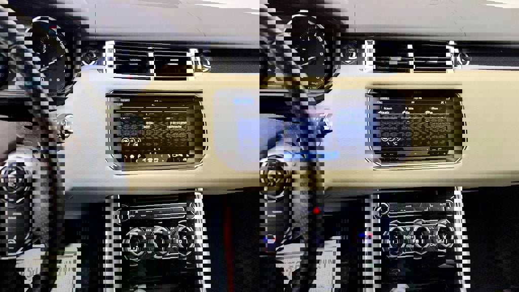 Used 2017 Land Rover Range Rover Sport HSE image 18