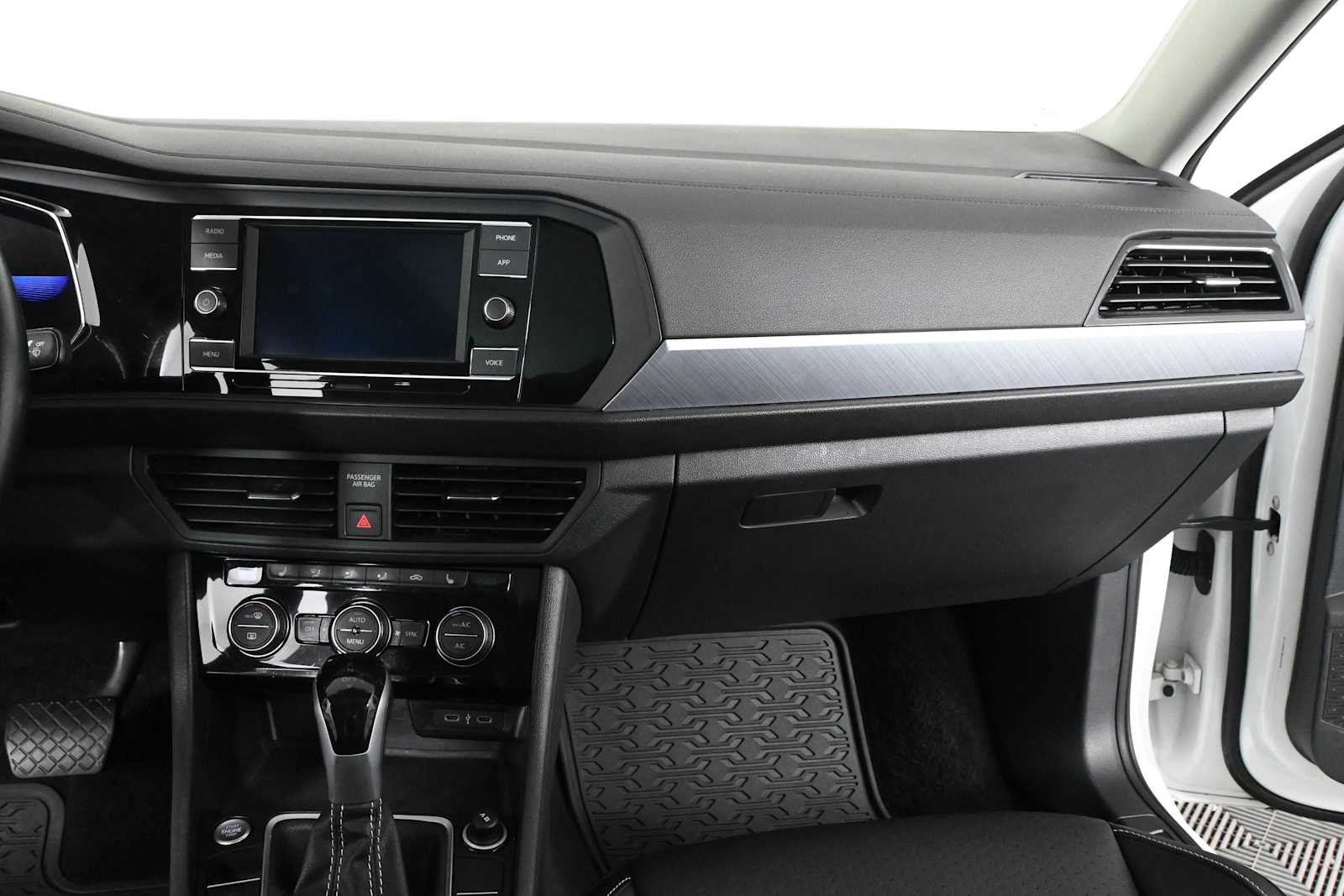 Certified 2023 Volkswagen Jetta SE w/ Panoramic Sunroof Package FWD image 14