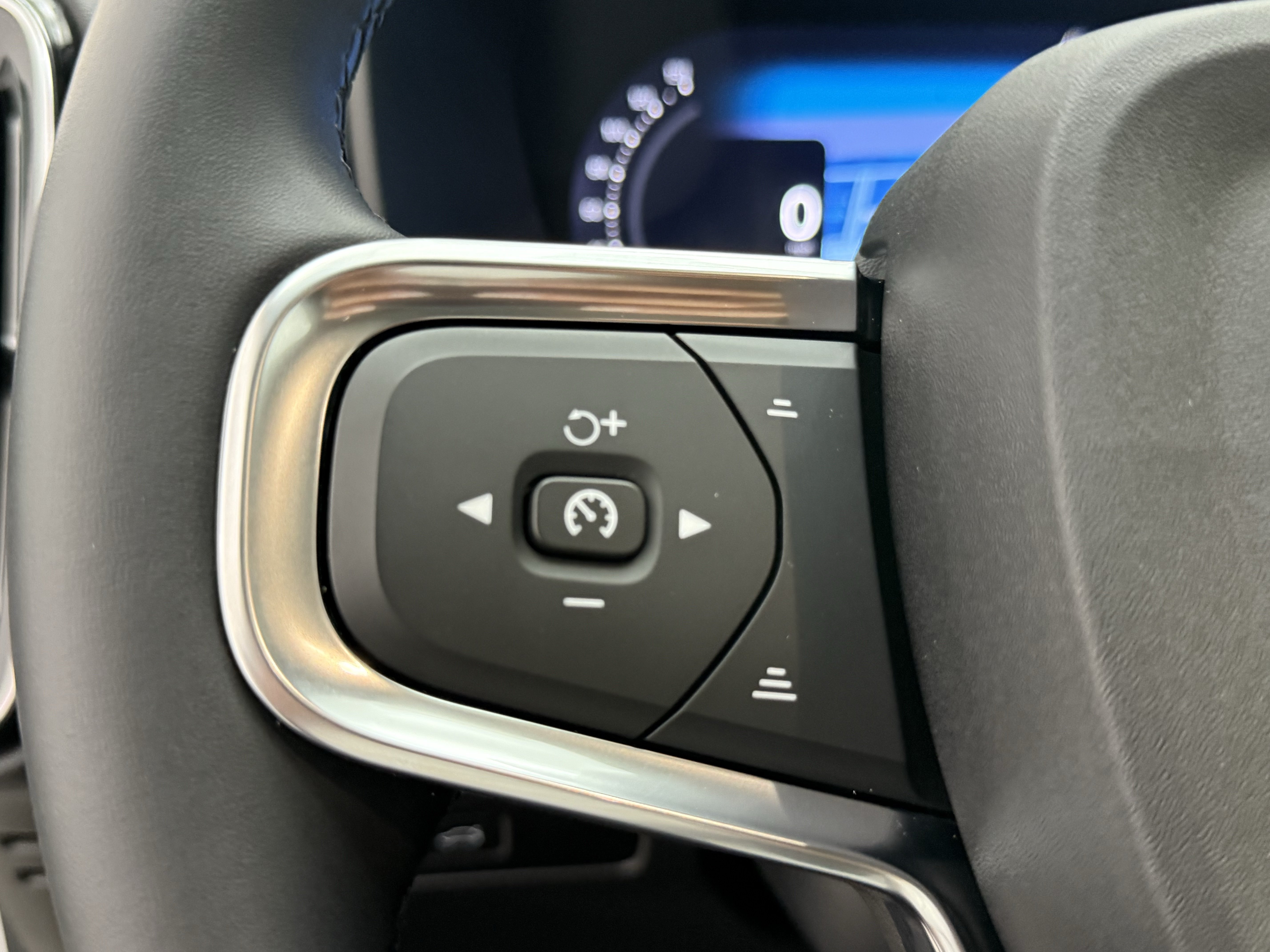Certified 2026 Volvo XC40 B5 Plus AWD/4WD image 20