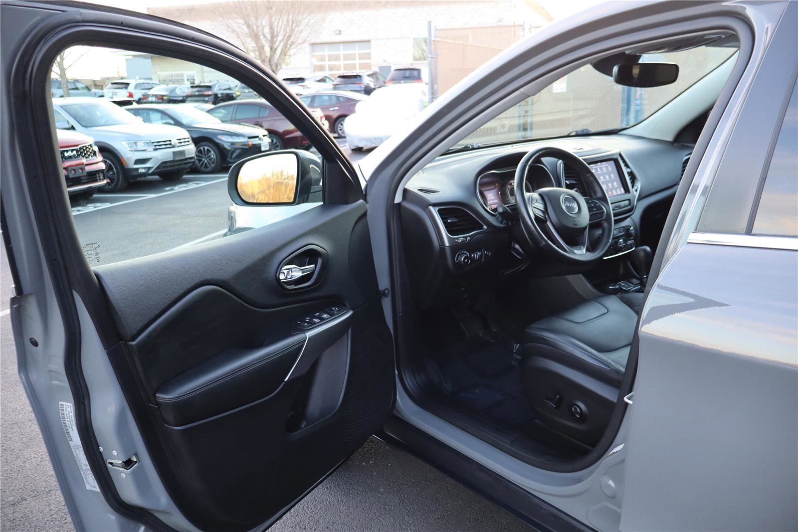 Used 2021 Jeep Cherokee Latitude Lux w/ Sun & Sound Group image 12