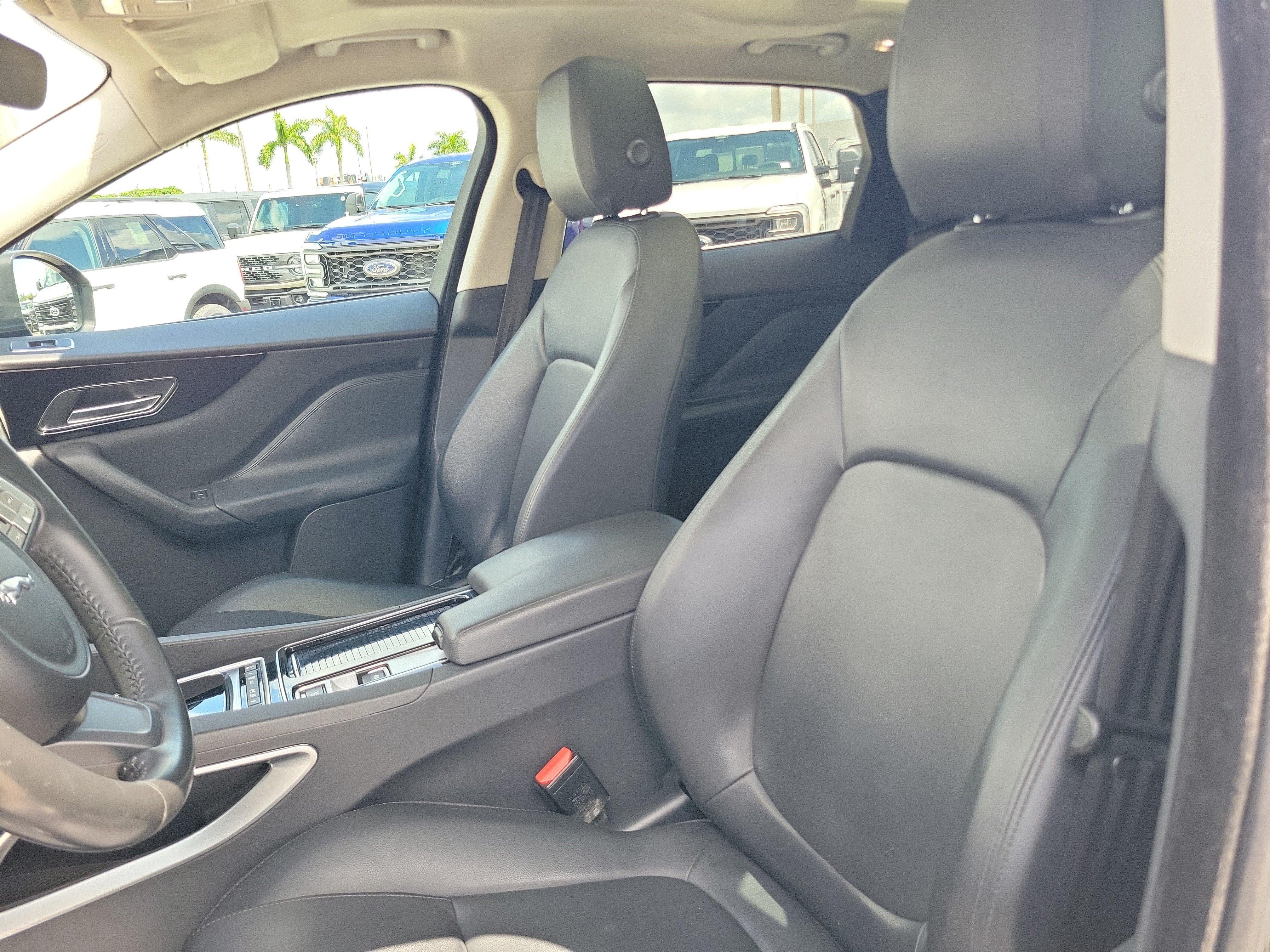 Used 2019 Jaguar F-PACE AWD/4WD image 12