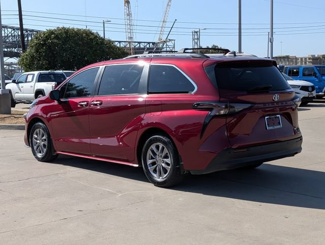 Certified 2023 Toyota Sienna XLE FWD image 9