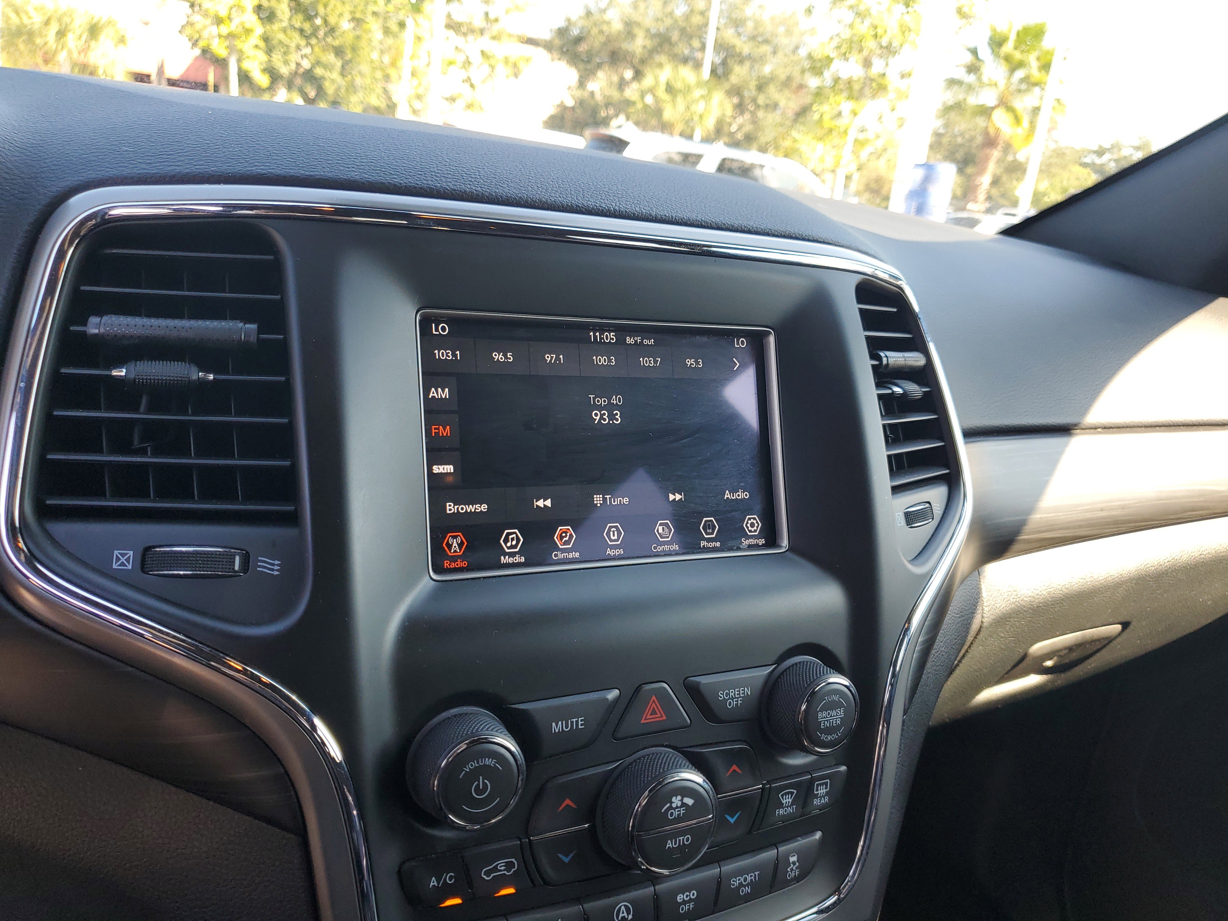 Used 2021 Jeep Grand Cherokee Laredo image 20