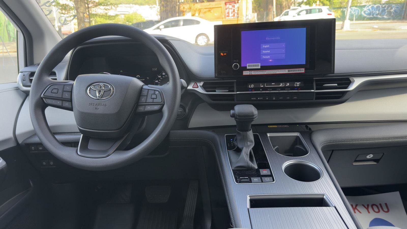Used 2026 Toyota Sienna LE FWD image 22