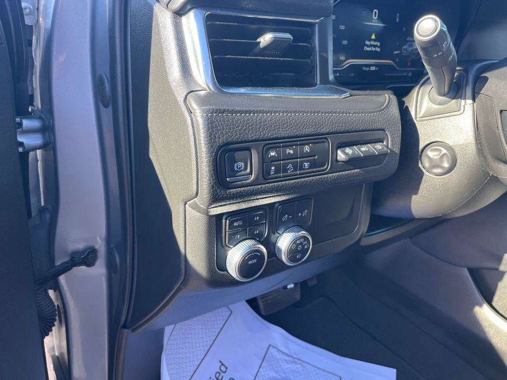 Used 2023 GMC Yukon Denali image 13