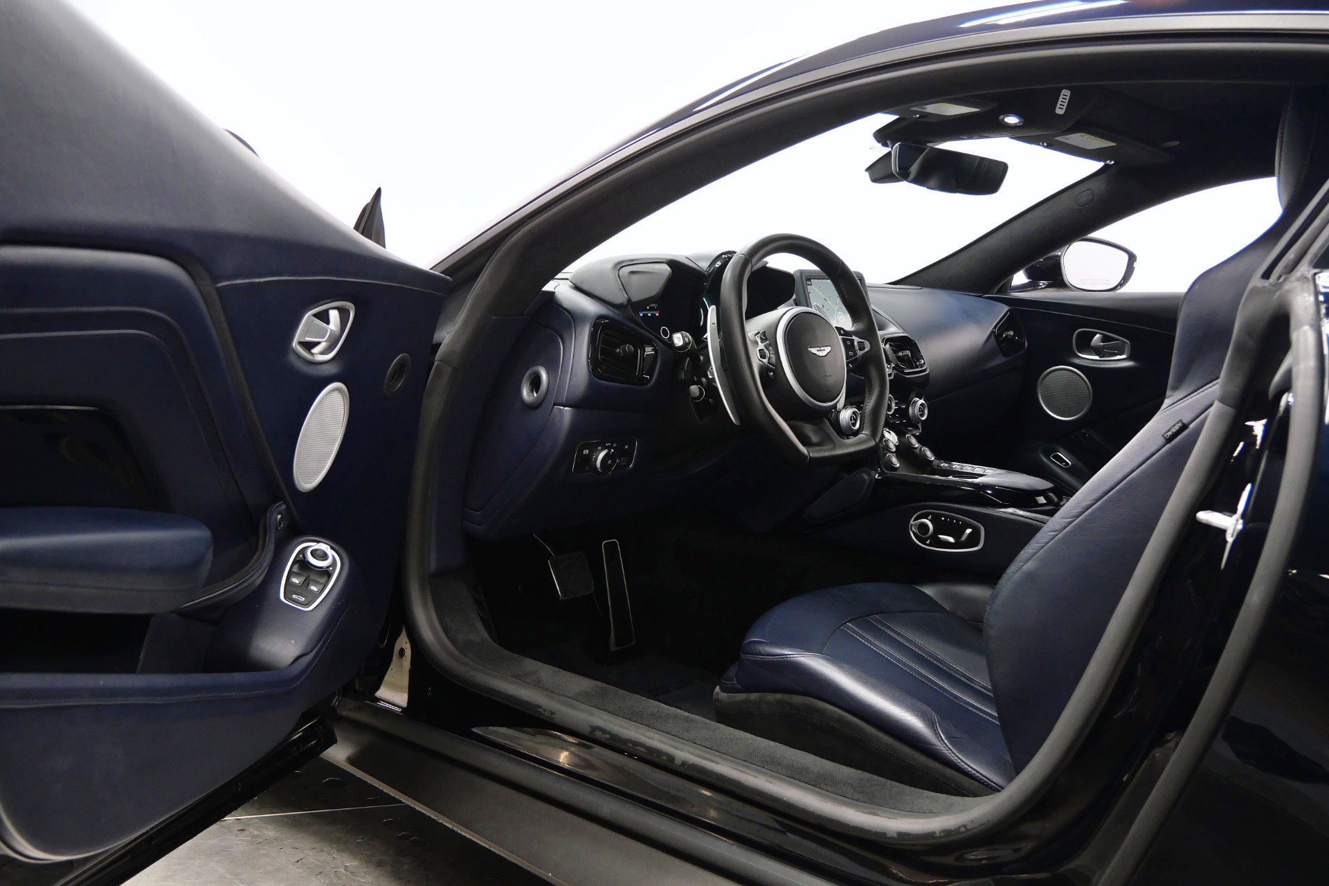 Used 2020 Aston Martin V8 Vantage -Twin Turbo V8, Comfort Collec image 20