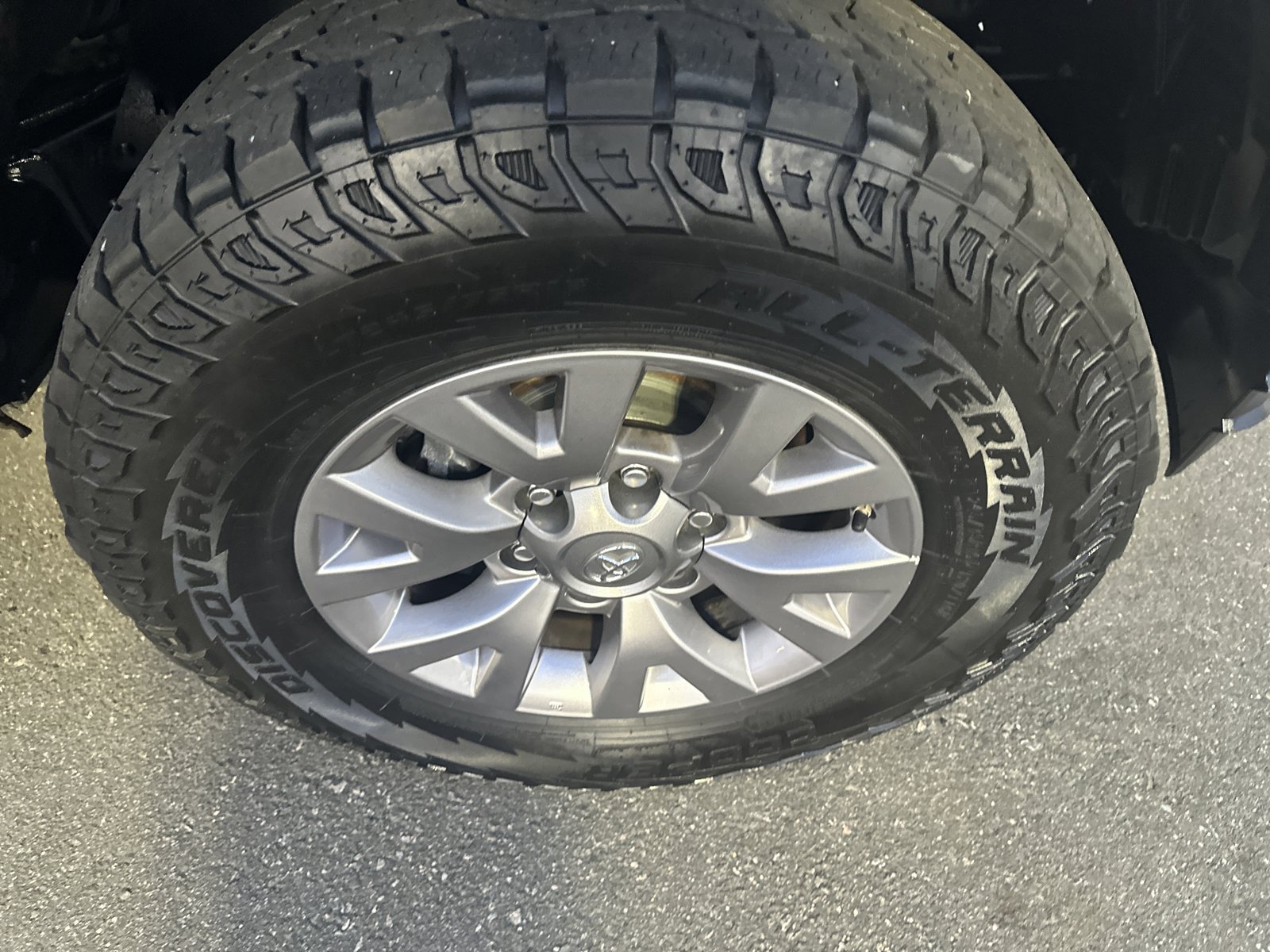 Used 2018 Toyota Tacoma SR5 w/ SR5 Appearance Package (SM) AWD/4WD image 30