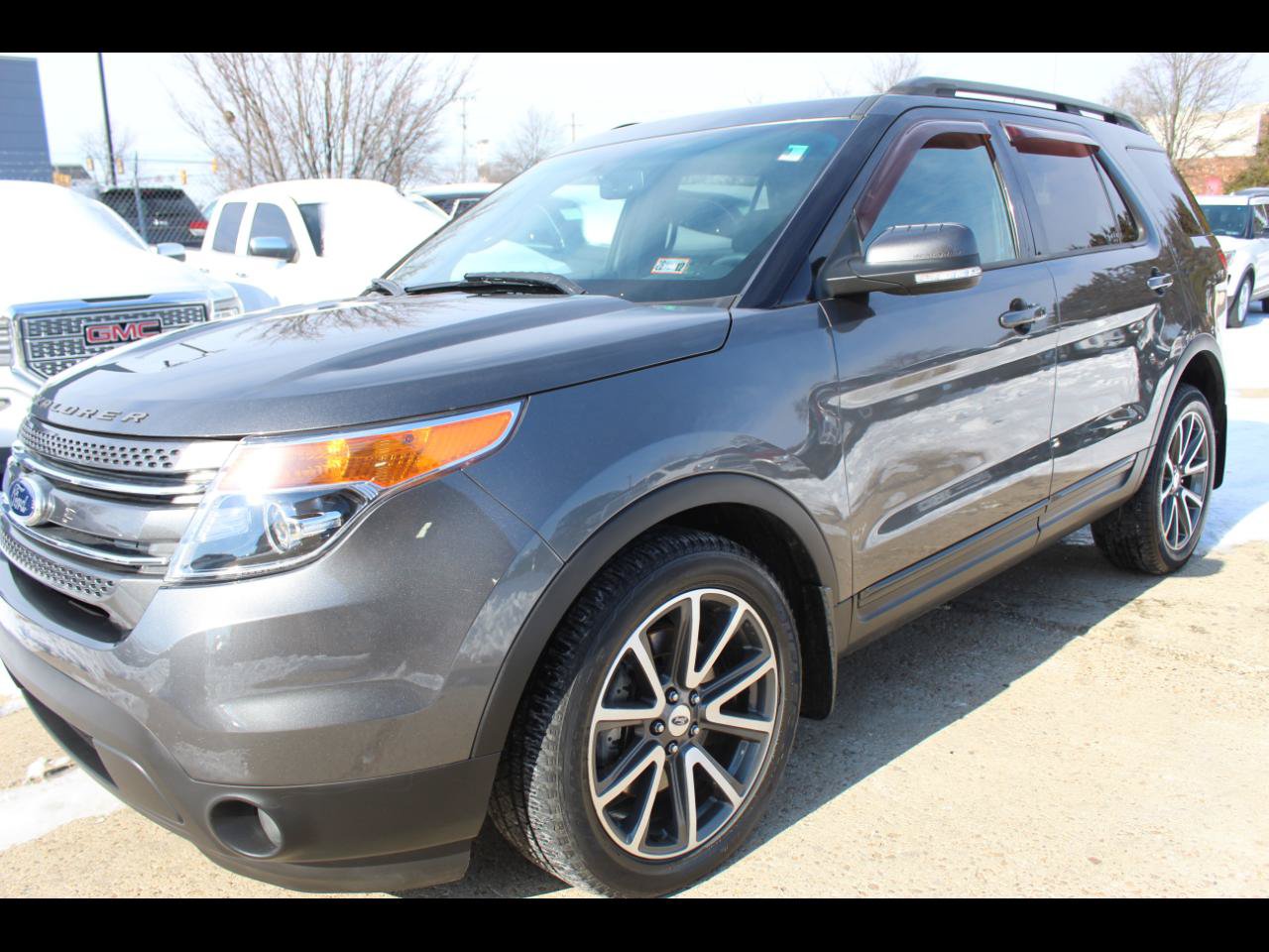 Used 2015 Ford Explorer XLT w/ Equipment Group 202A AWD/4WD image 1