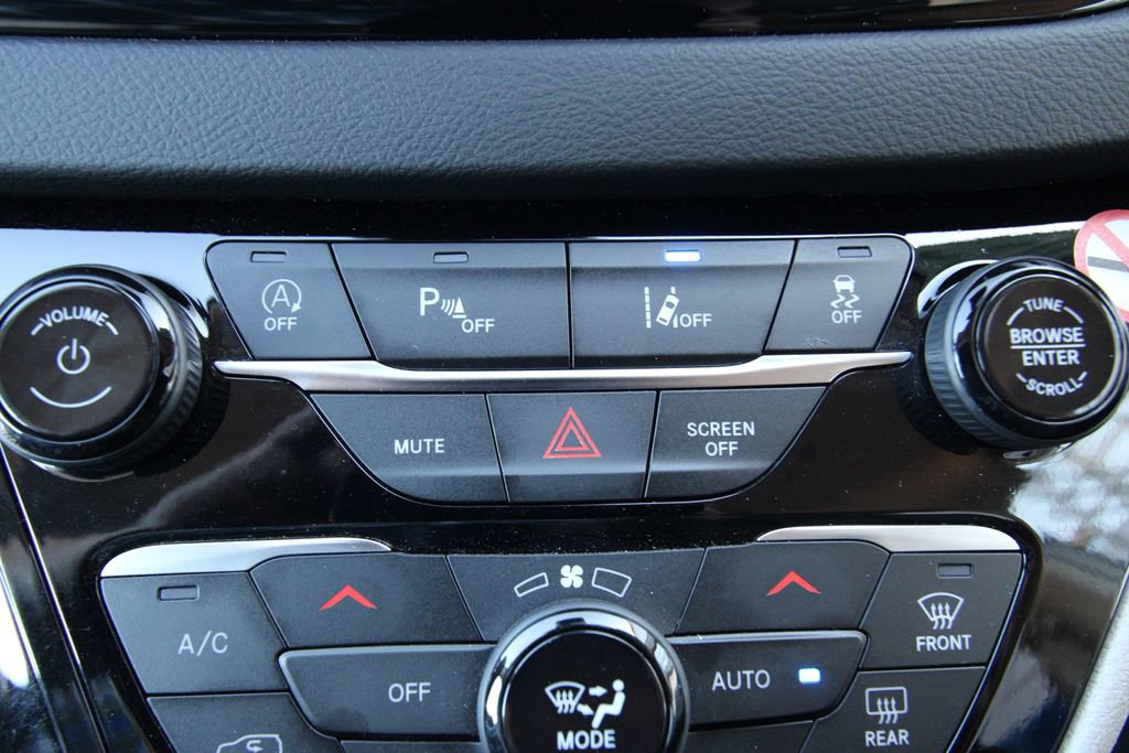 Used 2024 Chrysler Pacifica Touring-L FWD image 29