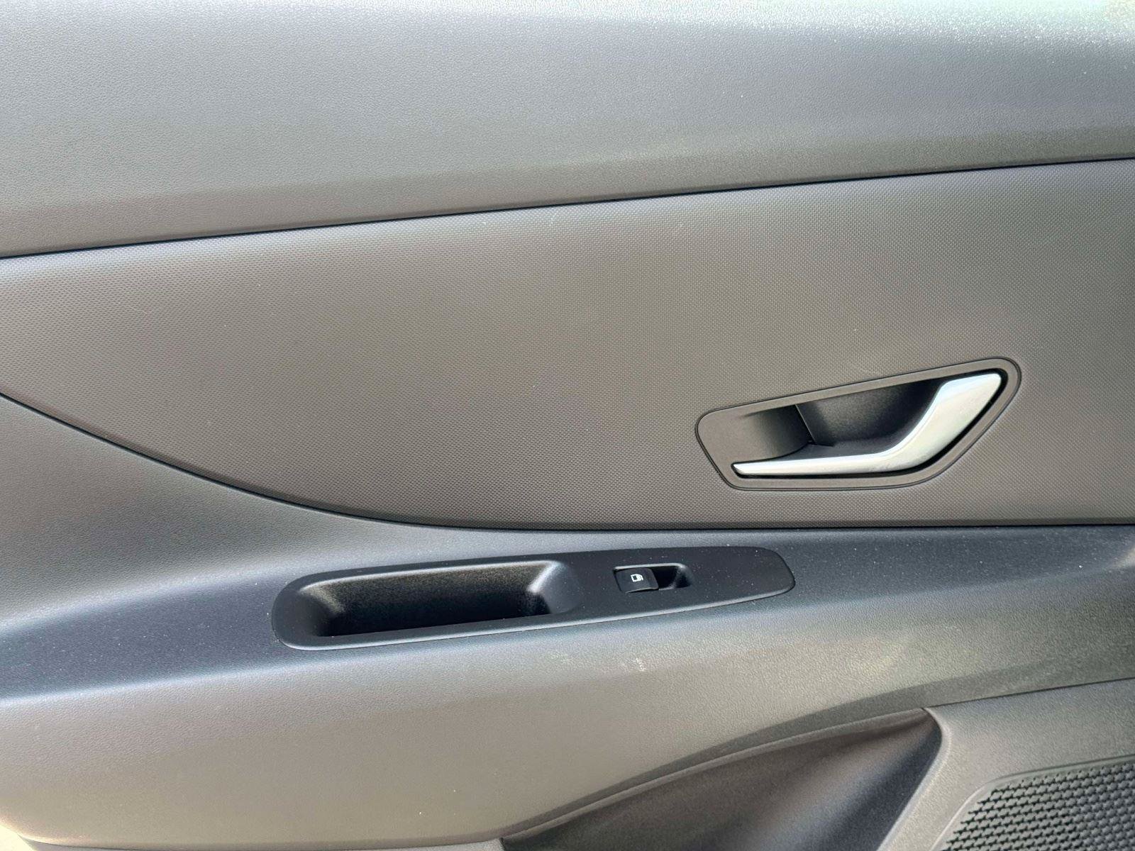 Used 2021 Hyundai Elantra SEL FWD image 12