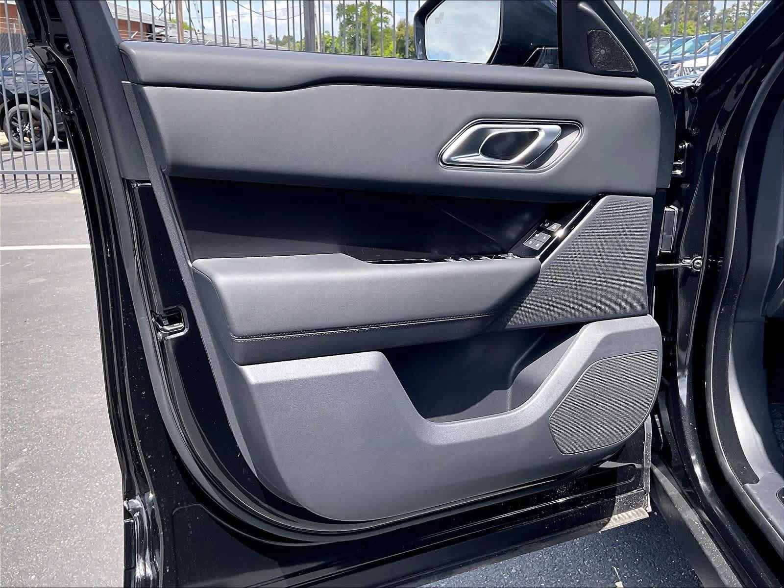 New 2026 Land Rover Range Rover Velar Dynamic SE AWD/4WD image 23