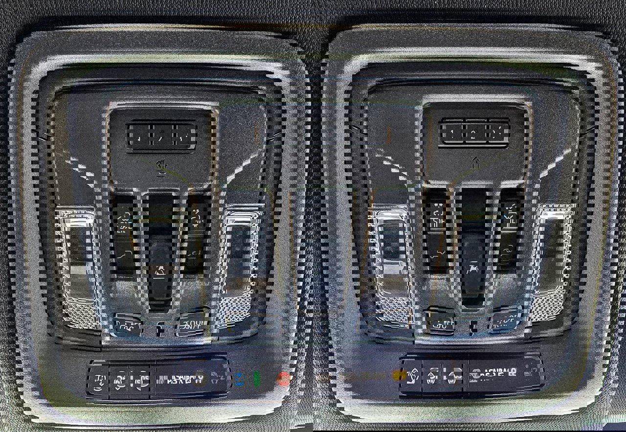 Used 2023 Chevrolet Silverado 1500 ZR2 w/ Technology Package image 28