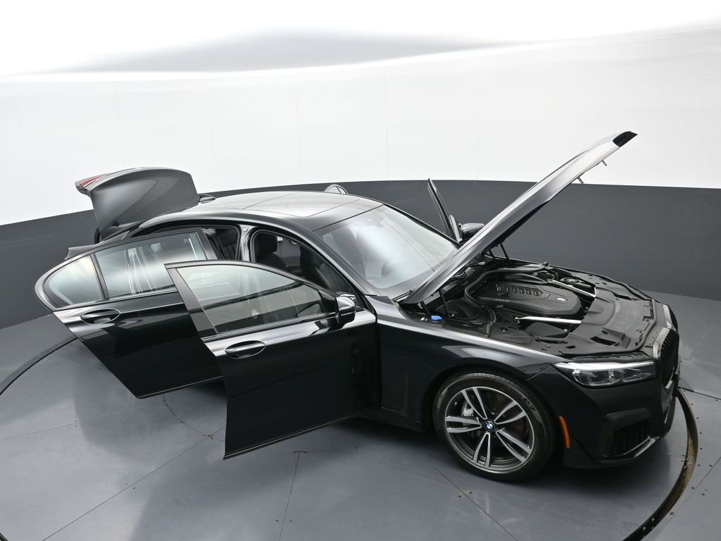 Used 2022 BMW 740i xDrive w/ M Sport Package image 39