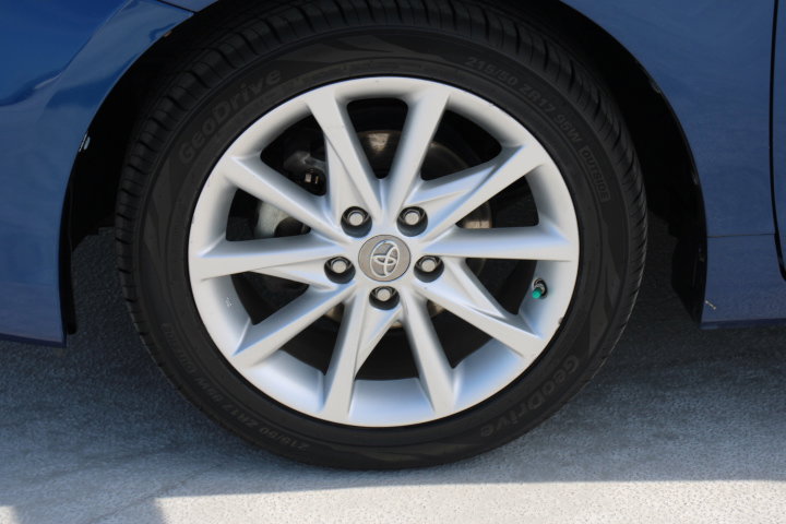 Used 2013 Toyota Prius V Five FWD image 9