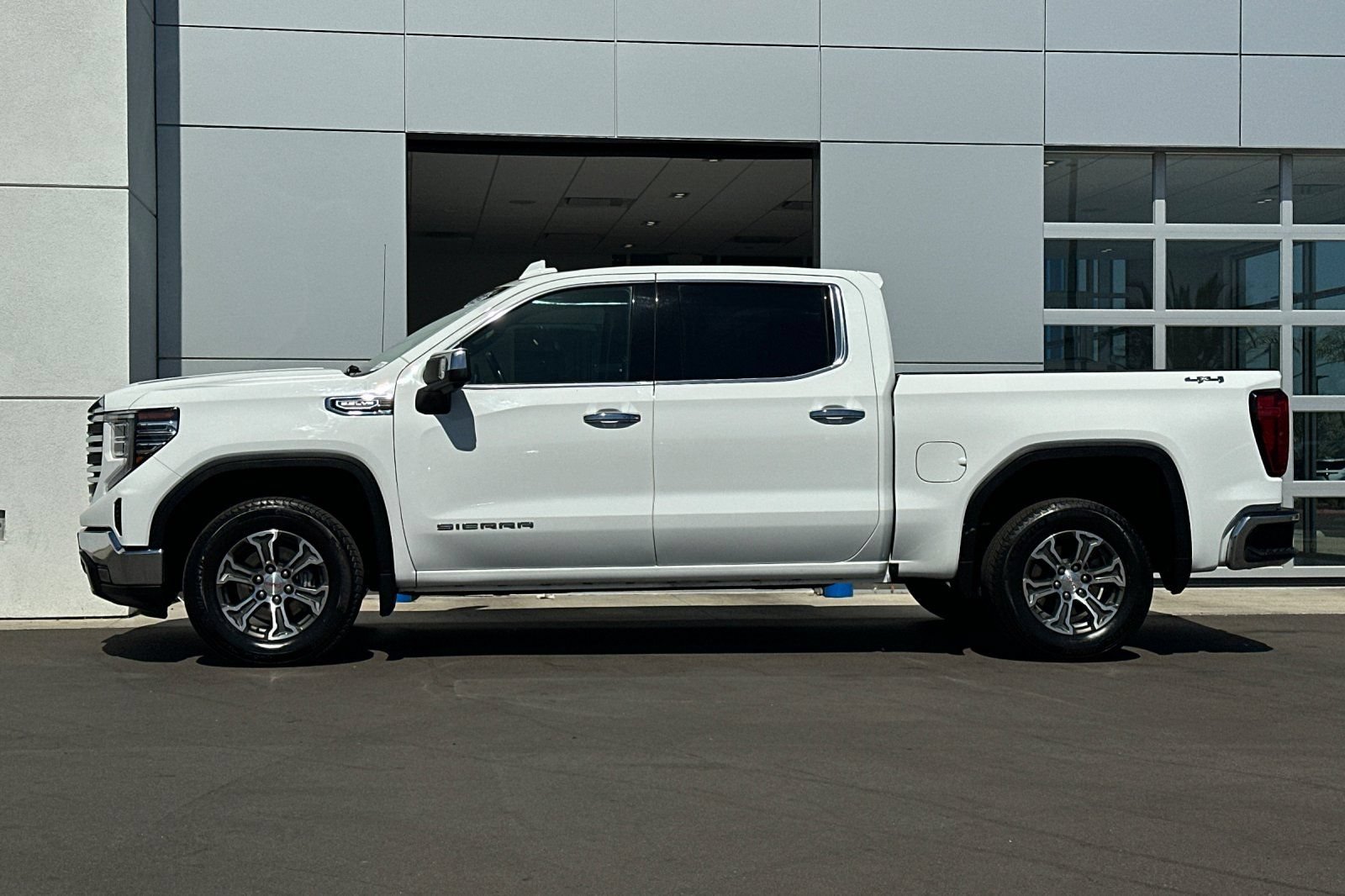 Used 2025 GMC Sierra 1500 SLT AWD/4WD image 7