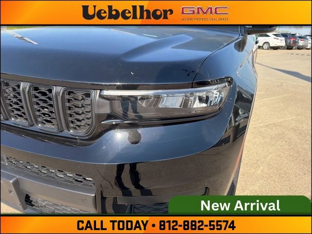 Used 2023 Jeep Grand Cherokee L Laredo image 16