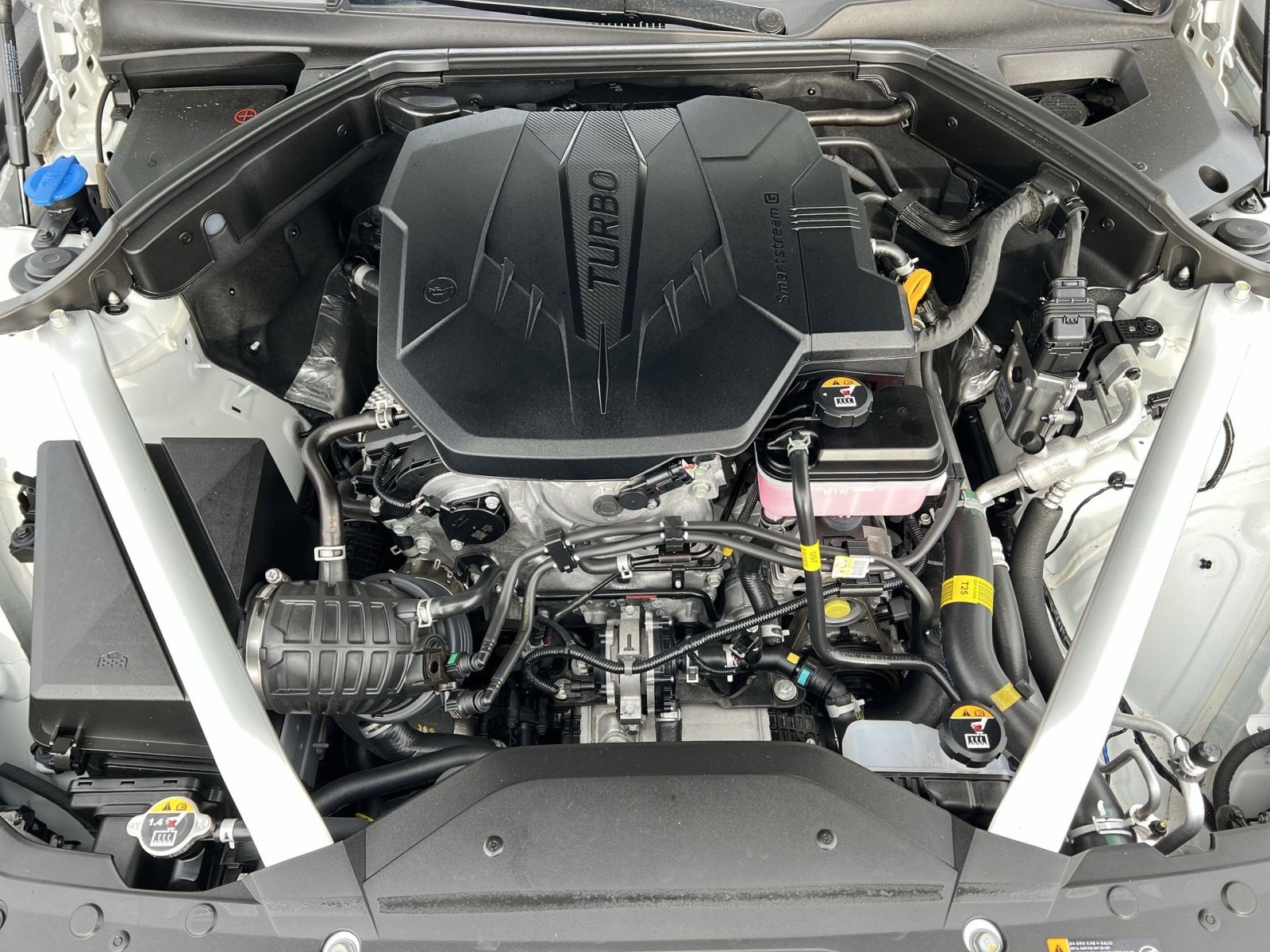 Used 2025 Genesis G70 2.5T image 27