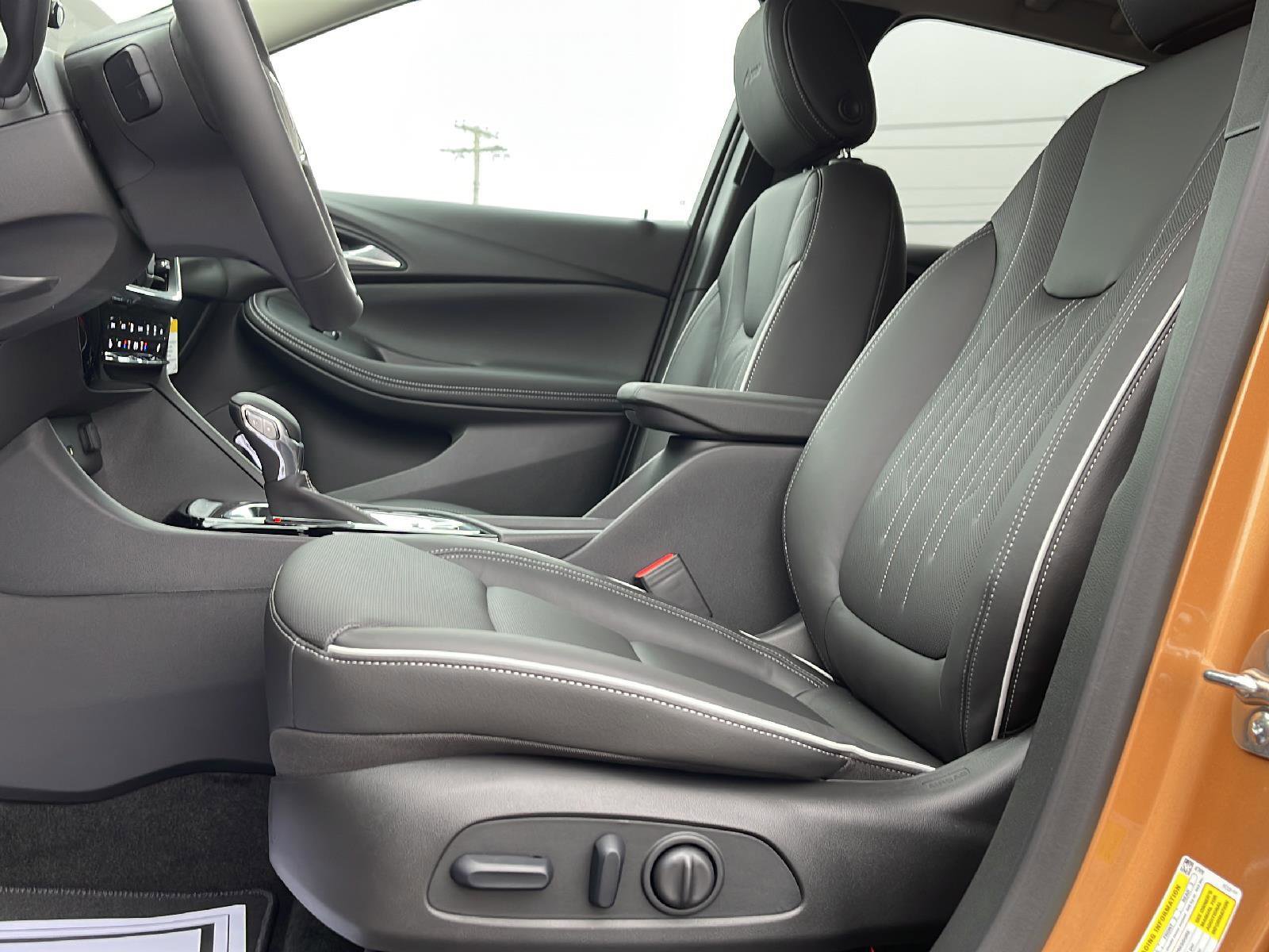 Used 2025 Buick Encore GX Avenir w/ Avenir Technology Package image 22