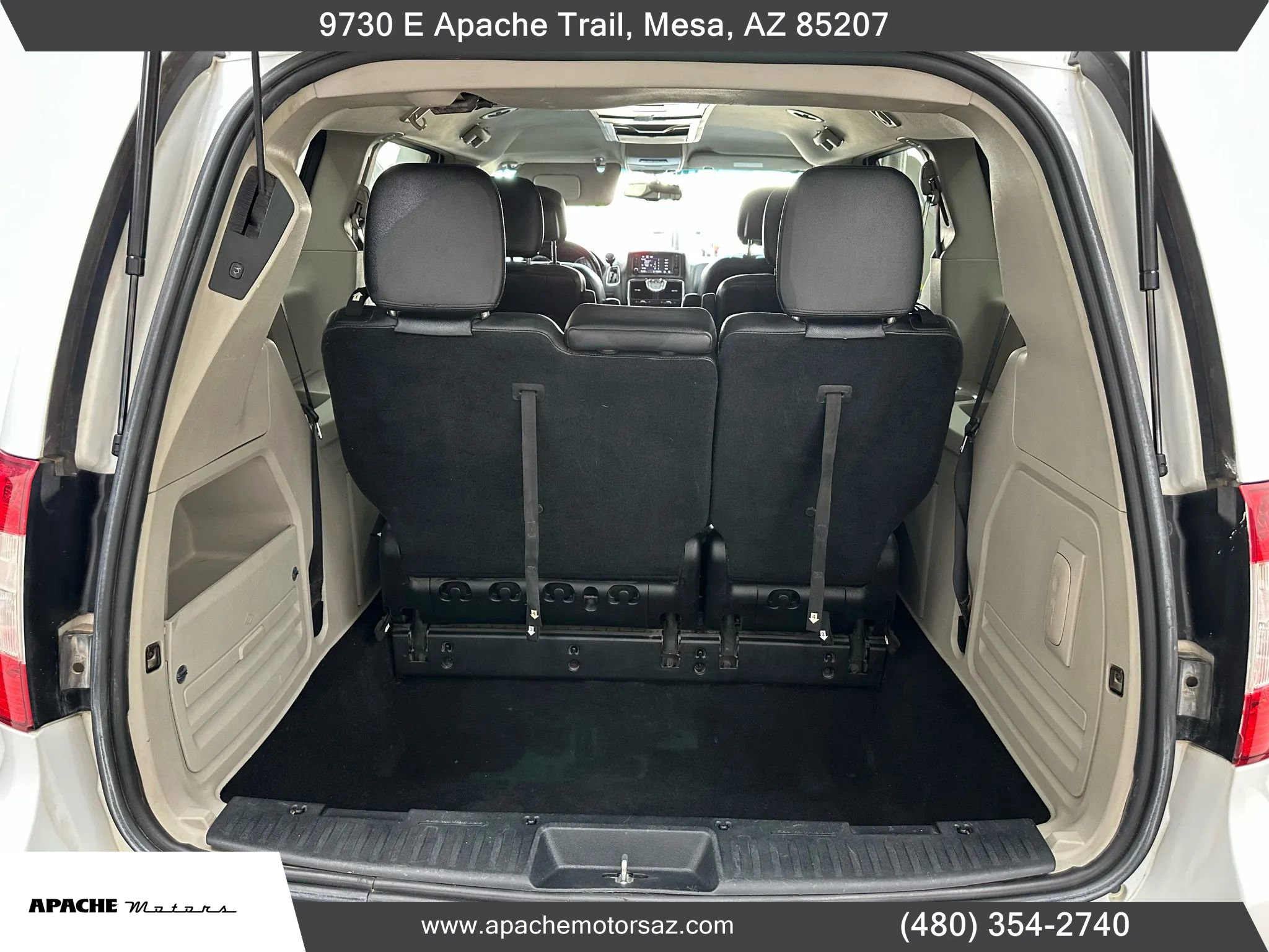 Used 2014 Chrysler Town & Country Touring image 11