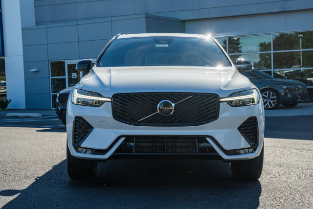 New 2027 Volvo XC60 B5 Plus AWD/4WD image 2