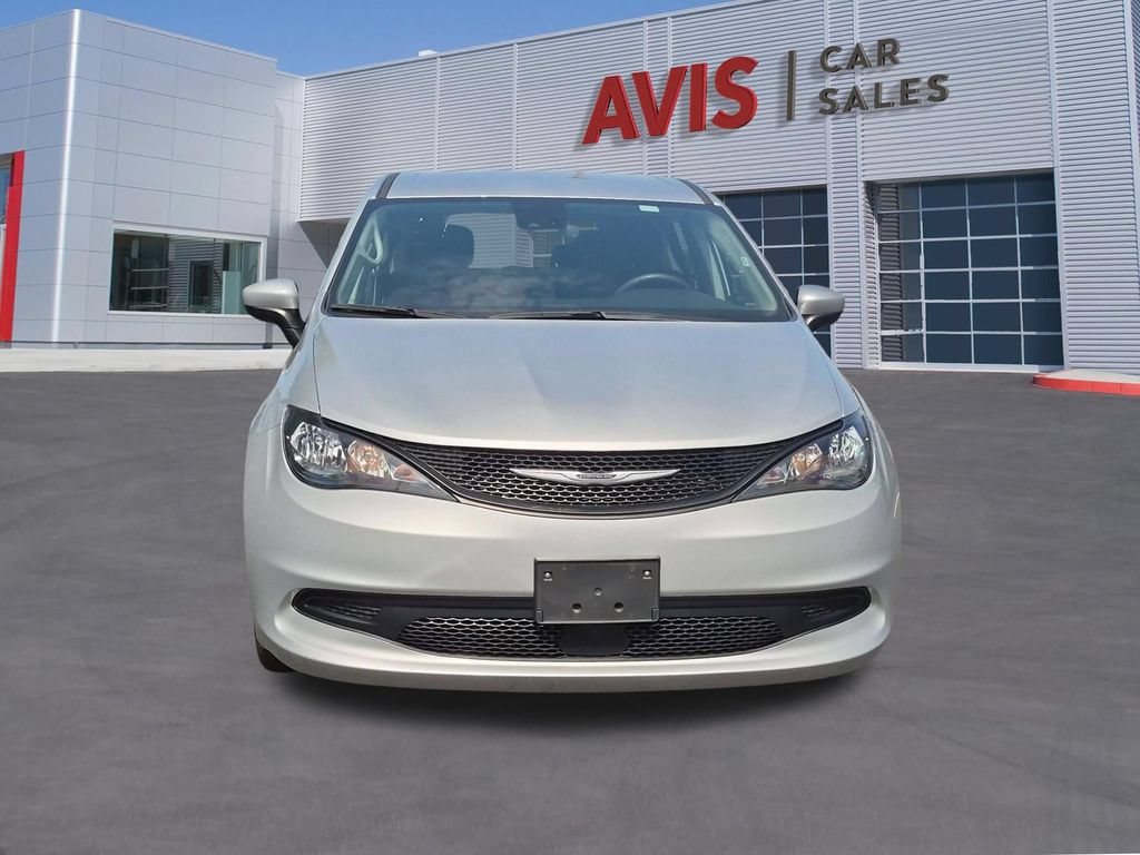 Used 2023 Chrysler Voyager LX FWD image 2