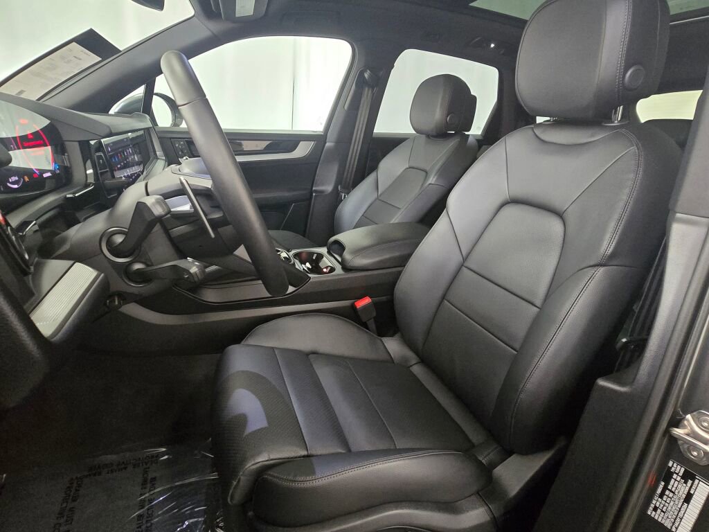 Certified 2025 Porsche Cayenne image 5