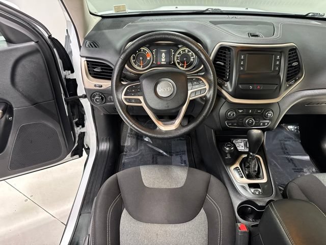 Used 2018 Jeep Cherokee Latitude w/ Safety Group AWD/4WD image 13