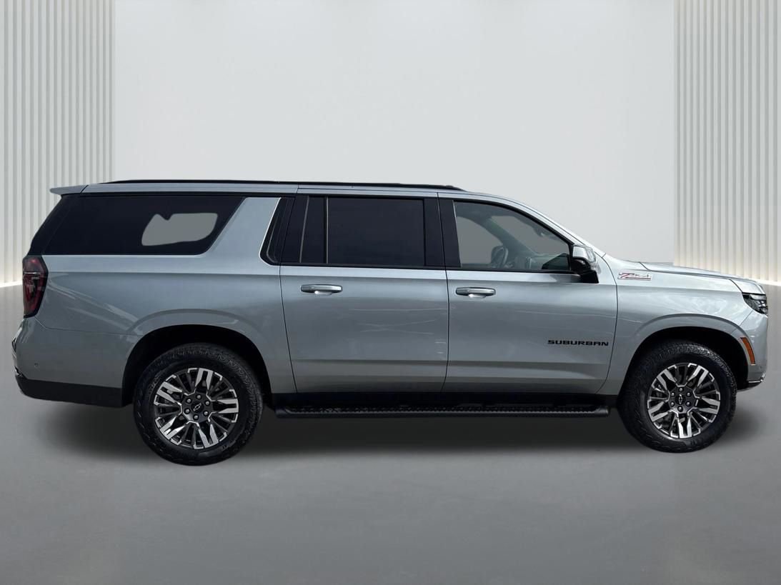 Used 2025 Chevrolet Suburban Z71 AWD/4WD image 4