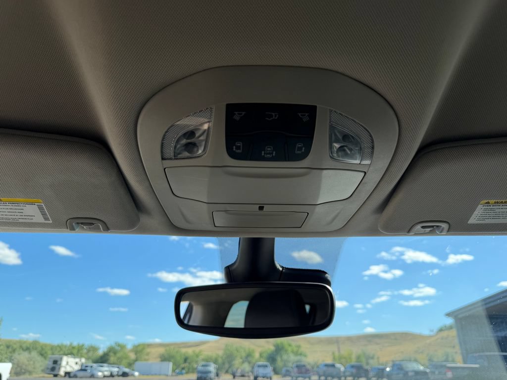 Used 2023 Chrysler Pacifica Touring-L FWD image 16
