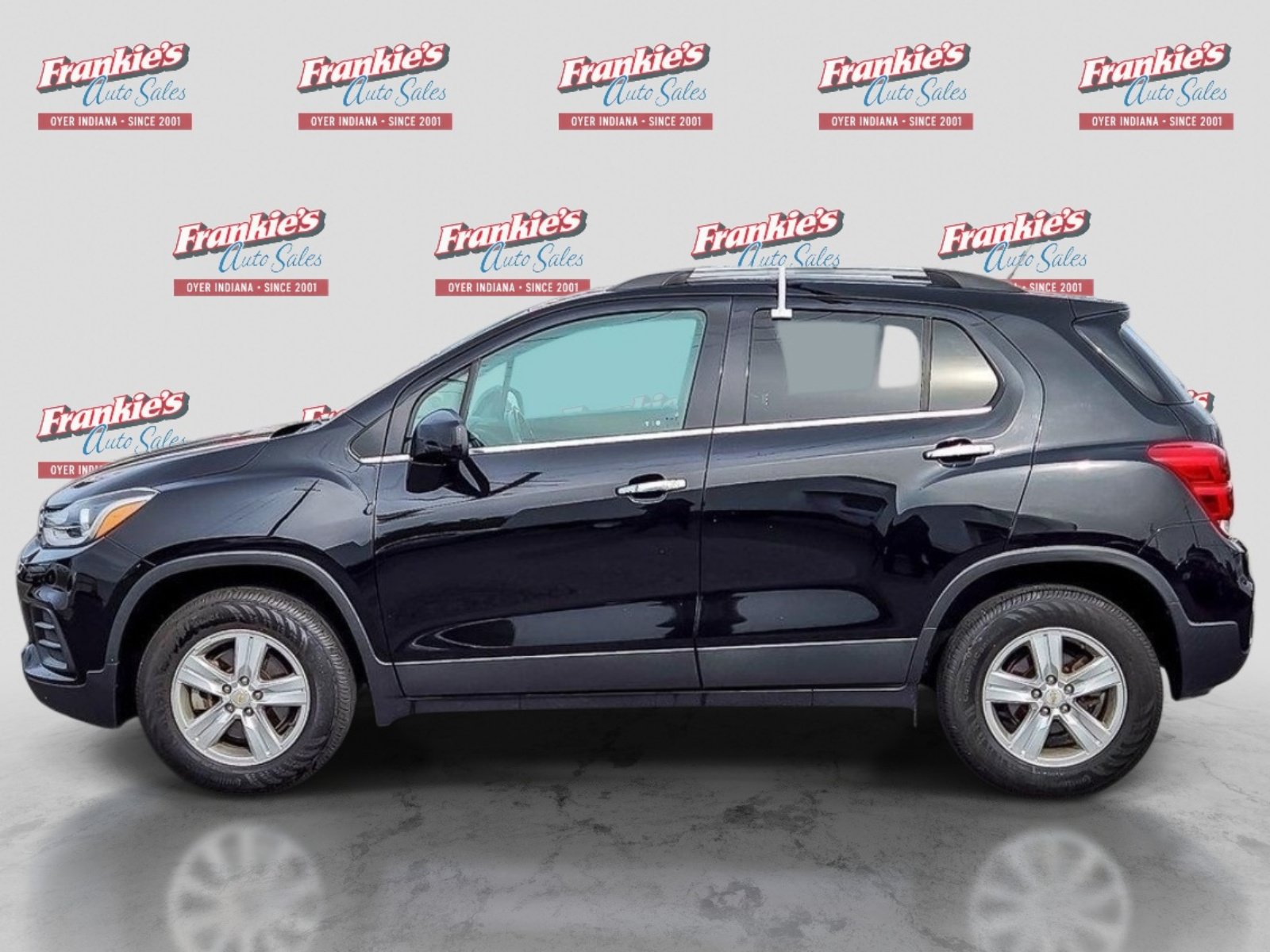 Used 2020 Chevrolet Trax LT w/ LT Convenience Package AWD/4WD image 2