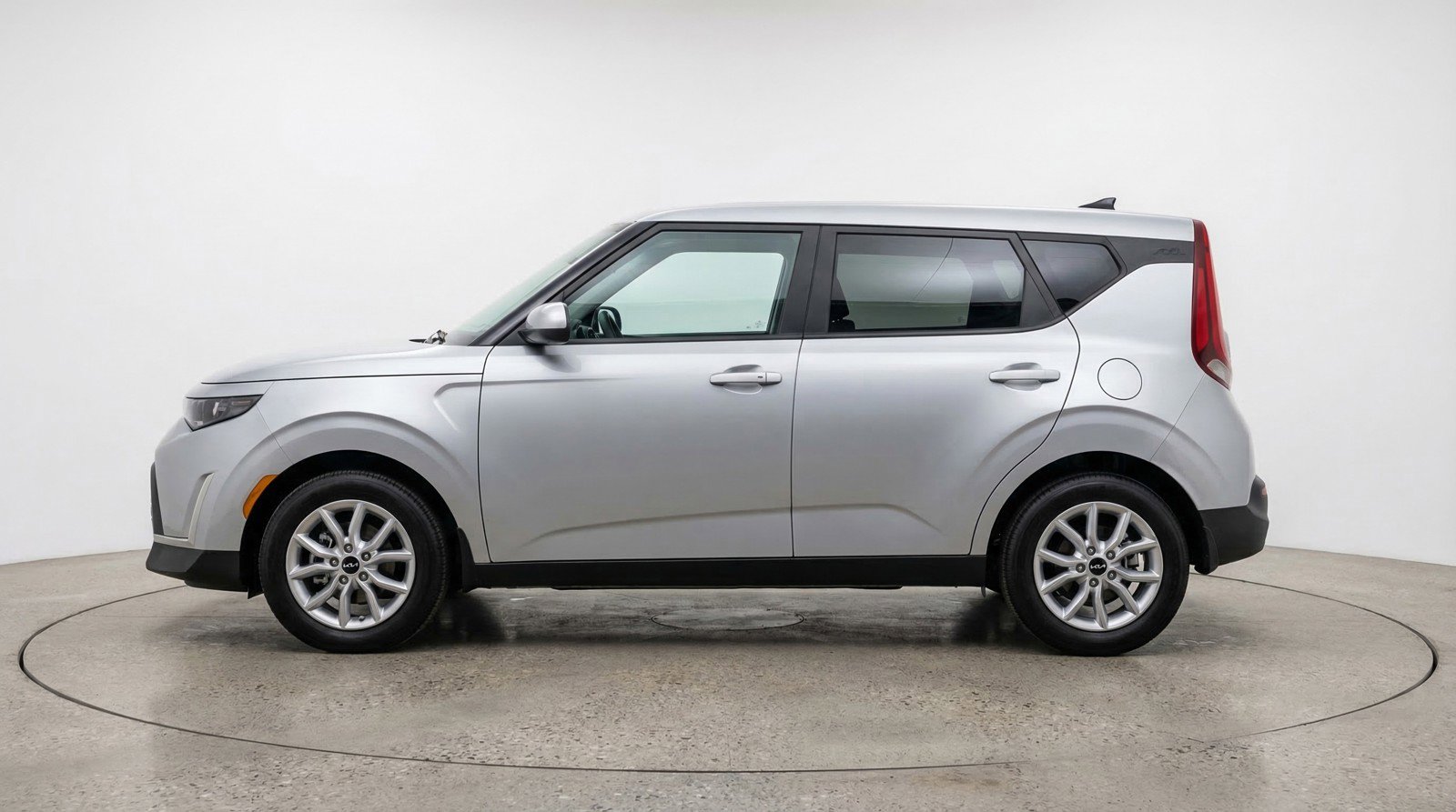 Used 2025 Kia Soul LX w/ LX Technology Package image 5