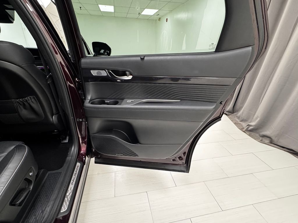 Used 2023 Hyundai Palisade Calligraphy image 16