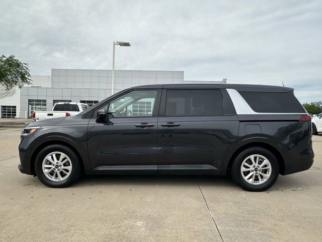 Used 2023 Kia Carnival LX image 2