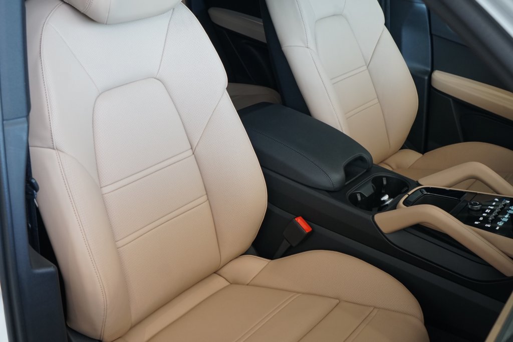 New 2026 Porsche Cayenne Coupe AWD/4WD image 33