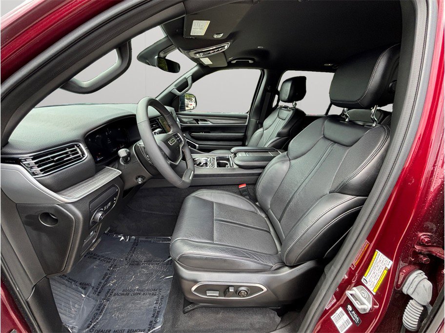 Used 2024 Jeep Wagoneer Series II w/ Flexible Seating Group image 2