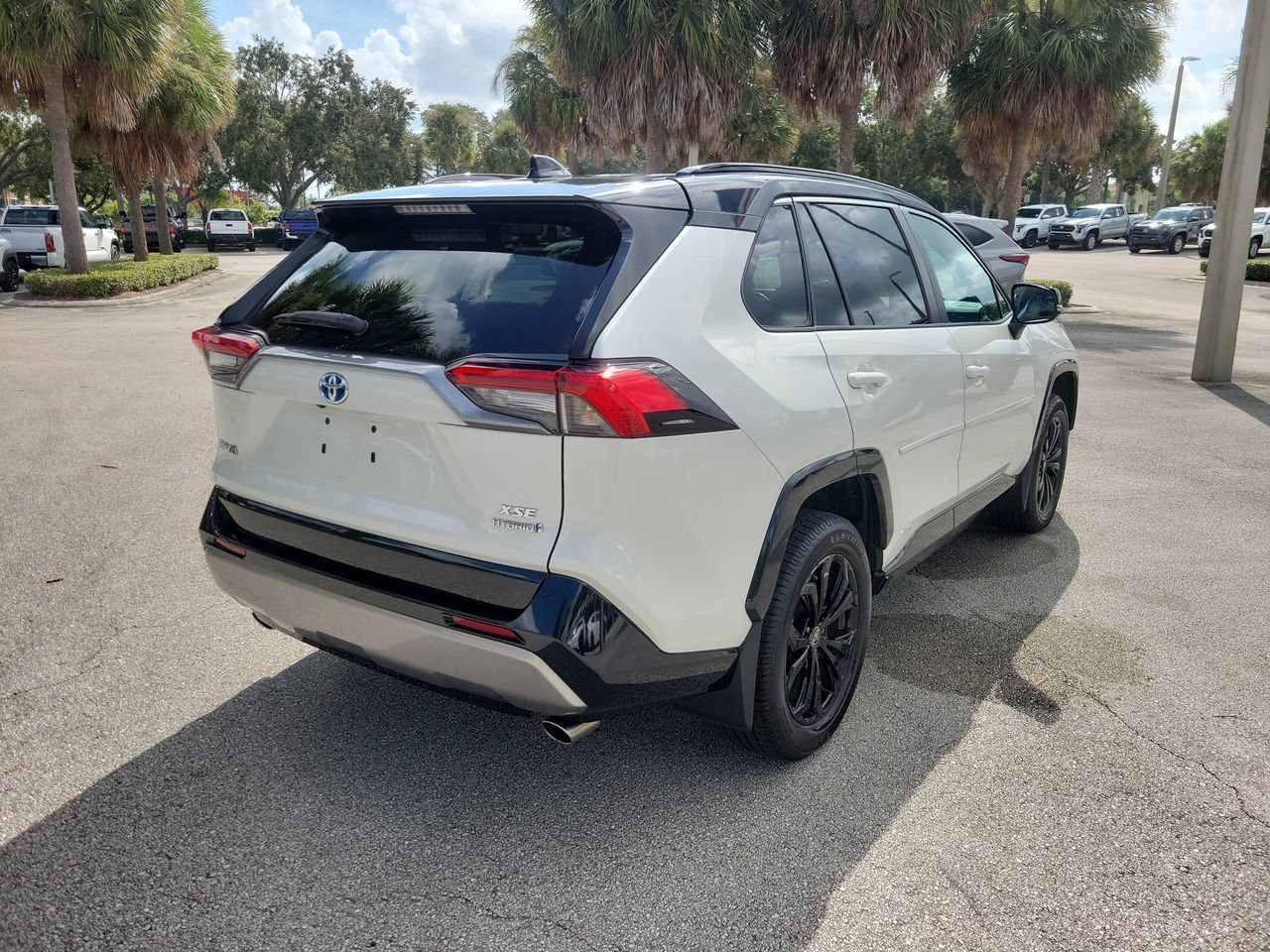 Used 2022 Toyota RAV4 XSE w/ XSE Grade Weather Package AWD/4WD image 3