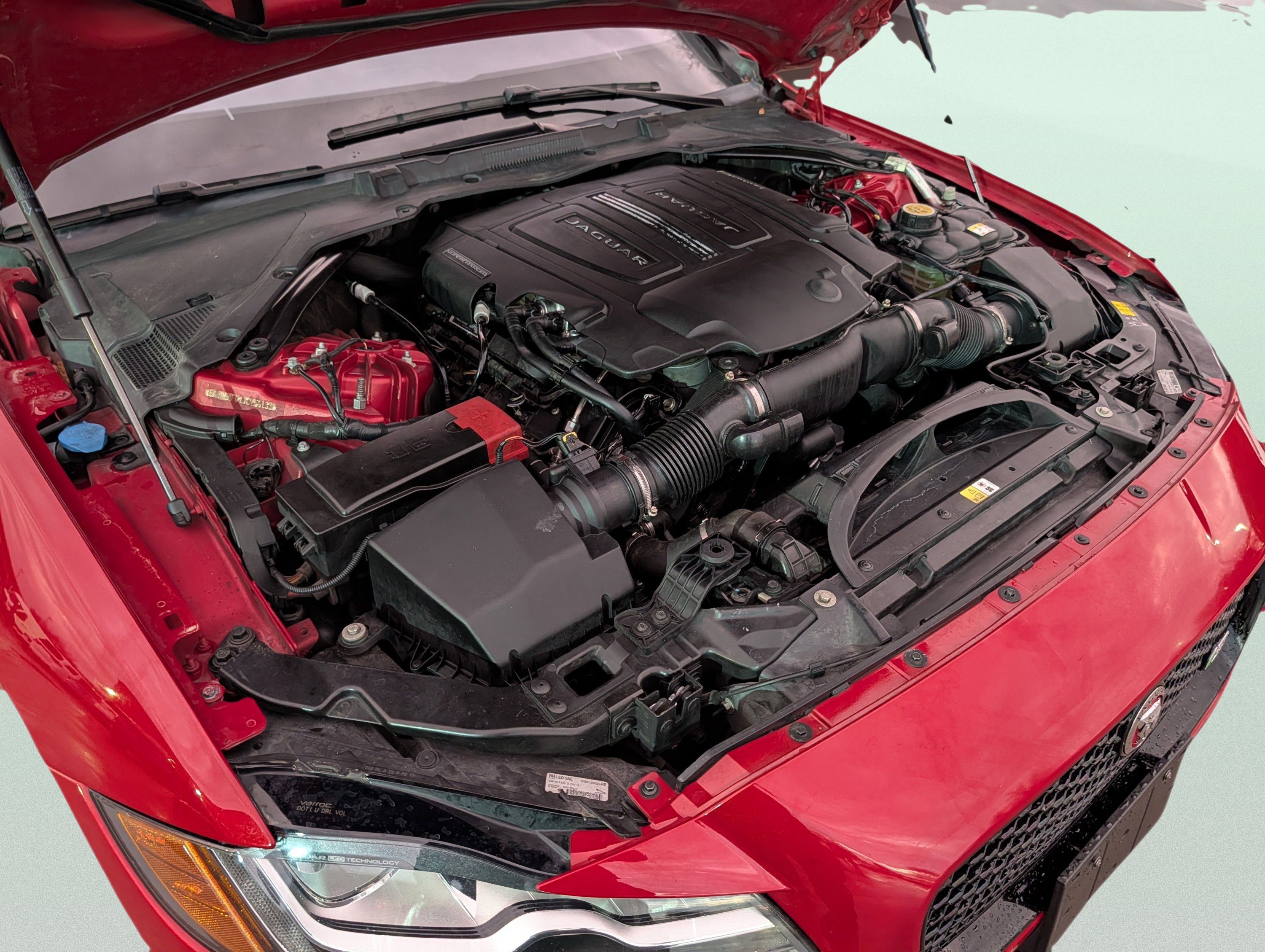 Used 2018 Jaguar XF S image 79