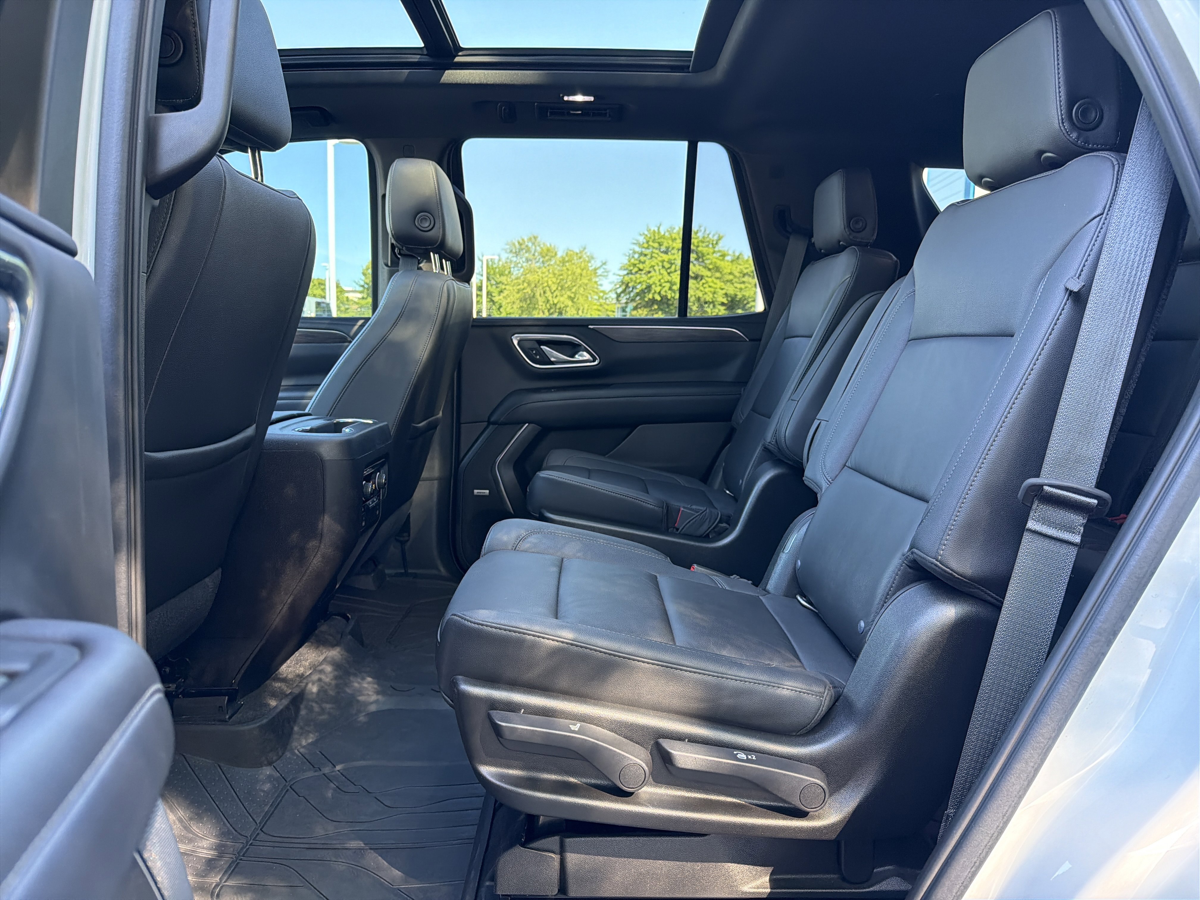 Used 2021 Chevrolet Tahoe LT w/ LT Signature Package AWD/4WD image 32