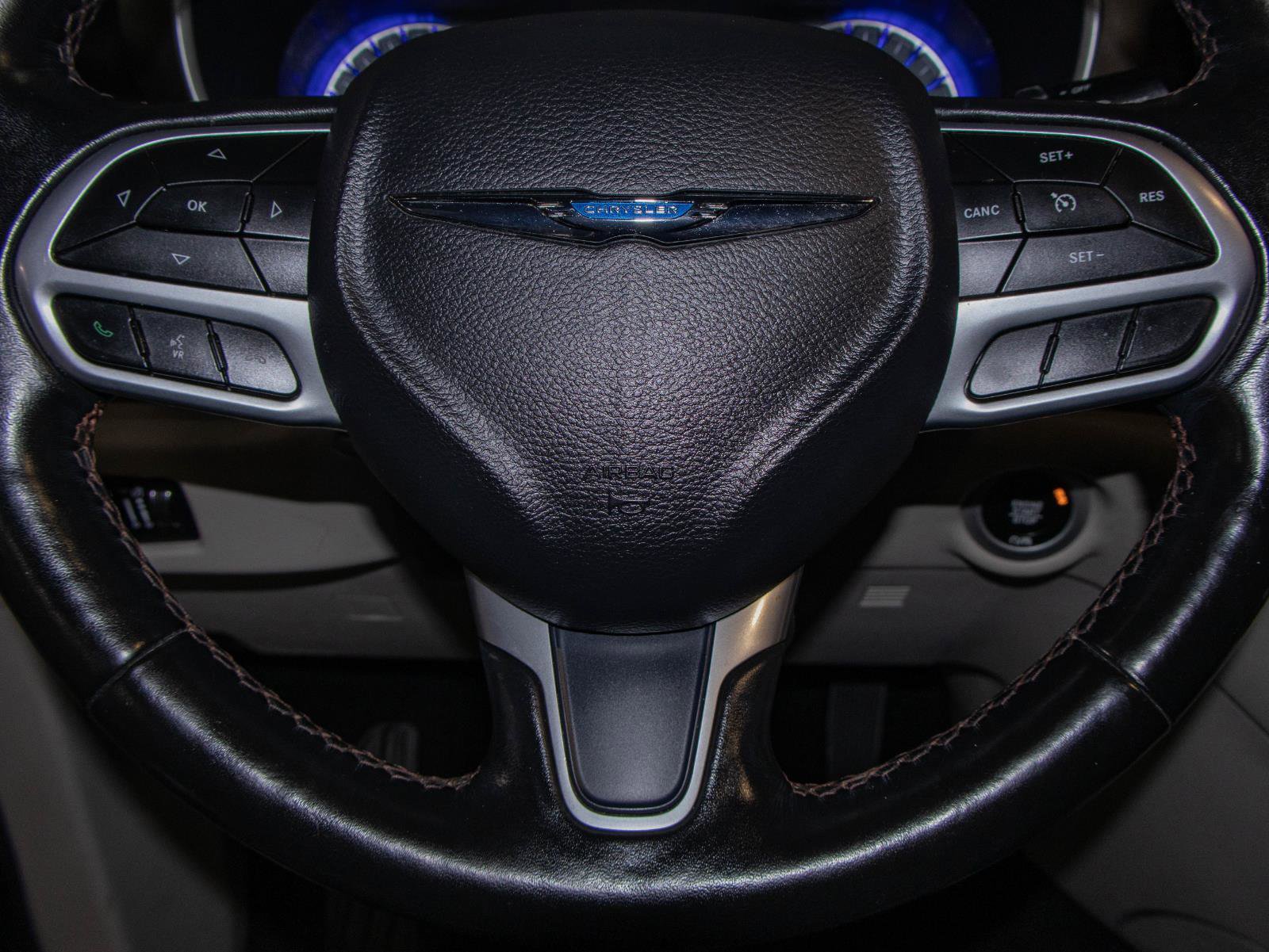 Used 2019 Chrysler Pacifica Touring-L image 11