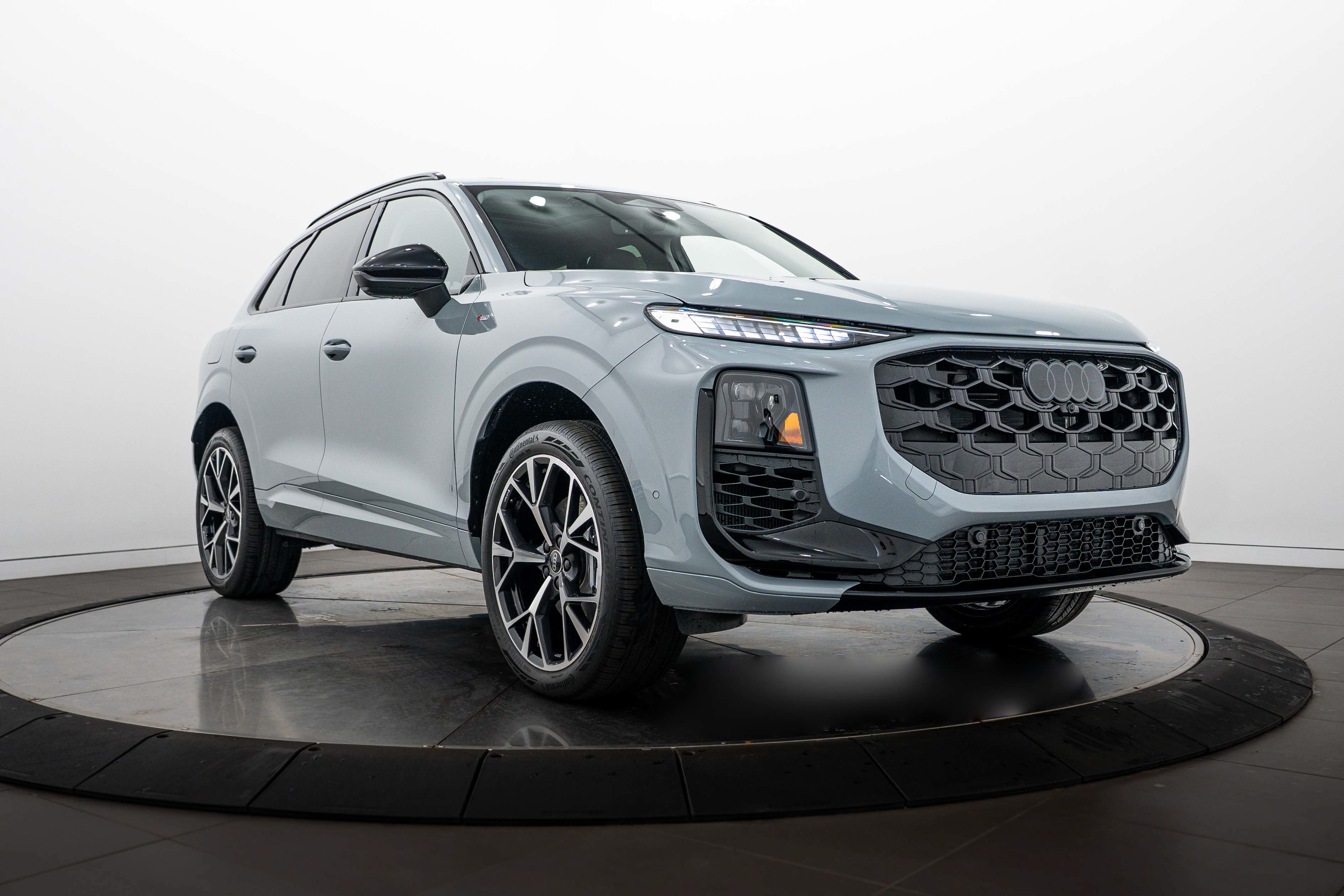 New 2026 Audi Q3 quattro 2.0T AWD/4WD image 1