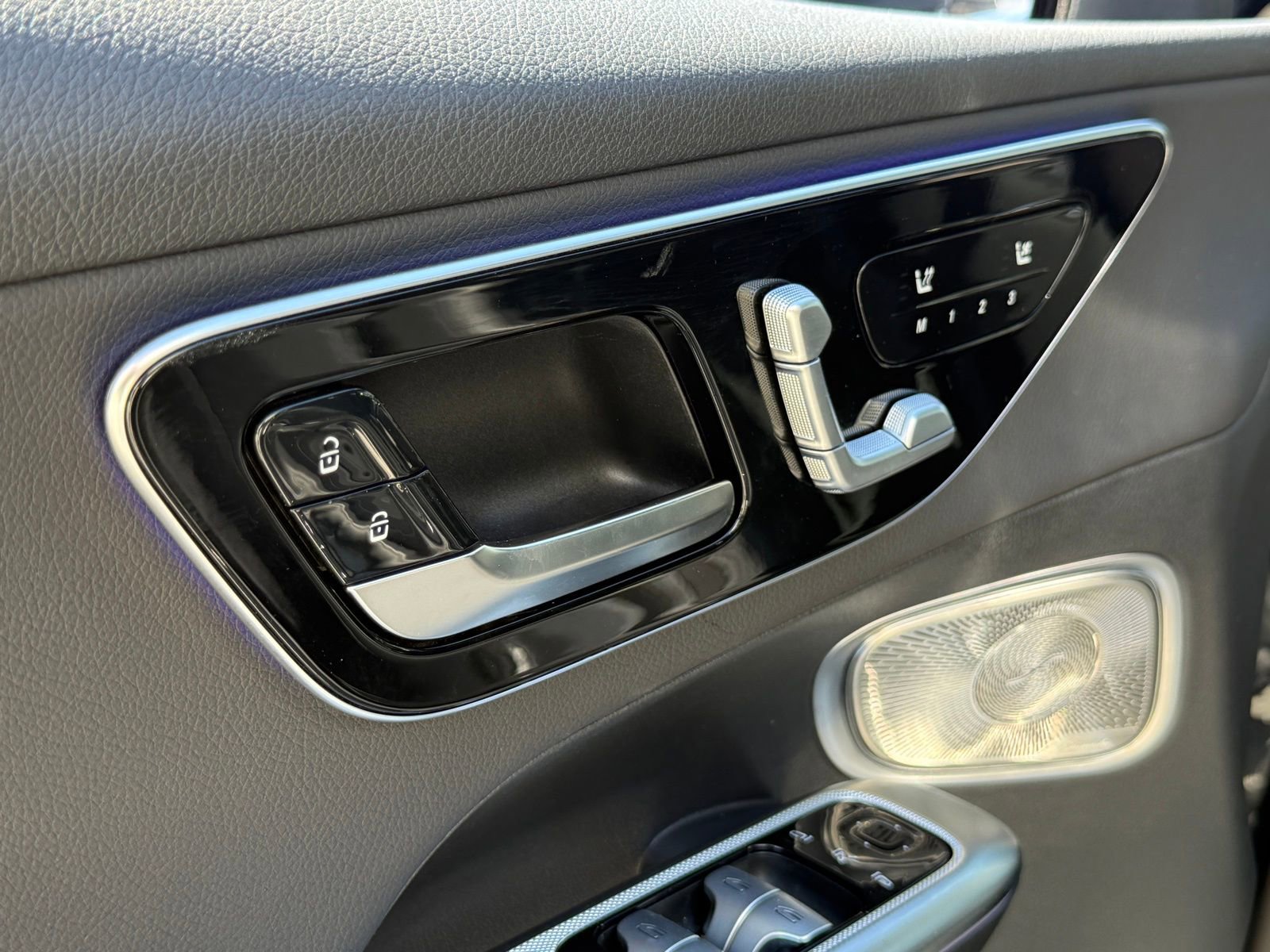 Used 2025 Mercedes-Benz GLC 300 image 22